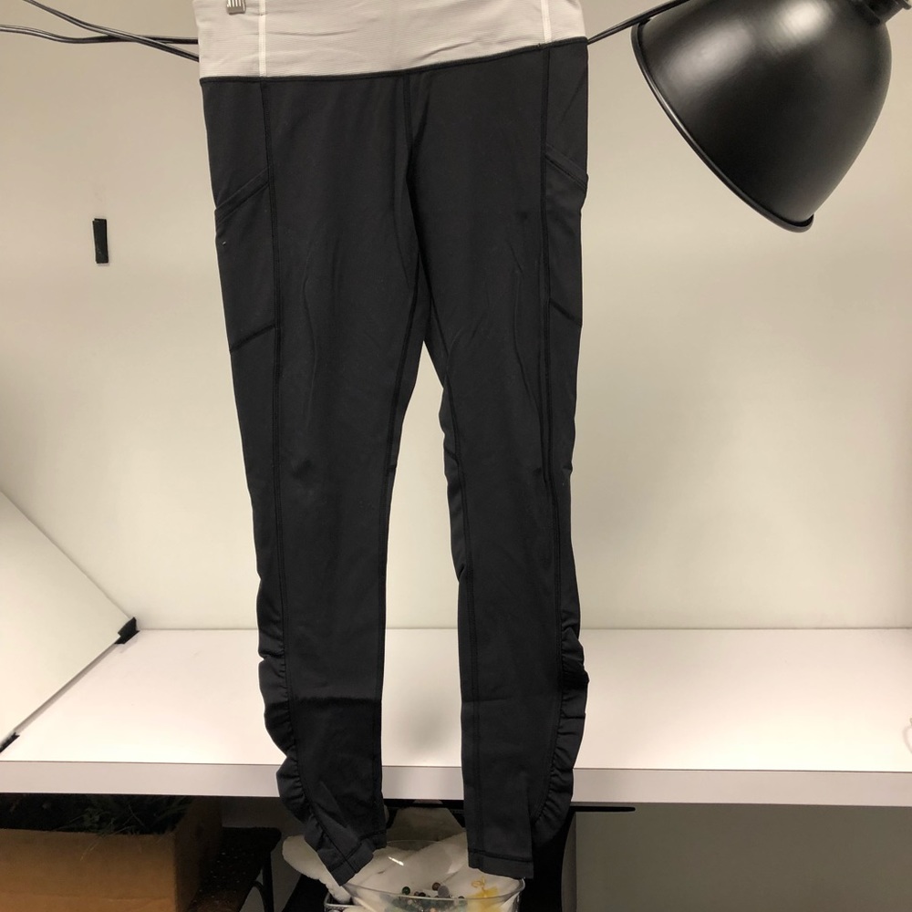 Black Lululemon pant with pockets (8)